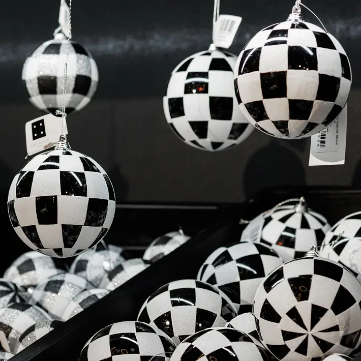 Шар в клетку D12 см, пластик, белый, черный