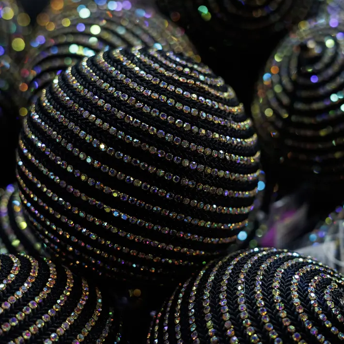 Шар D12 см с кристаллами и плетеным шнуром, пластик, стекло, черный, радужный