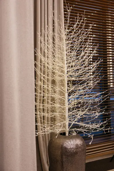 Дерево с мерцающим эффектом LED H210 см, пластик, металл, белый