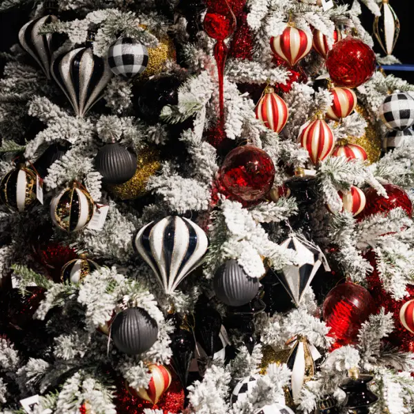 Ель искусственная с лампочками АЛЬПИЙСКАЯ Н240 см, пластик, металл, белый