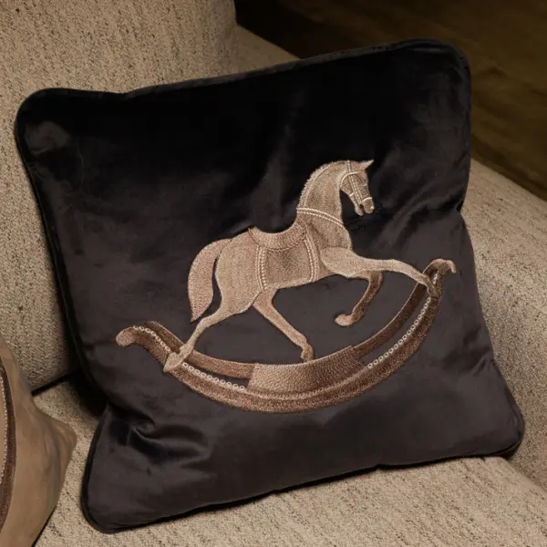 Подушка с вышивкой ЛОШАДКА, 50х50 см, текстиль, серый