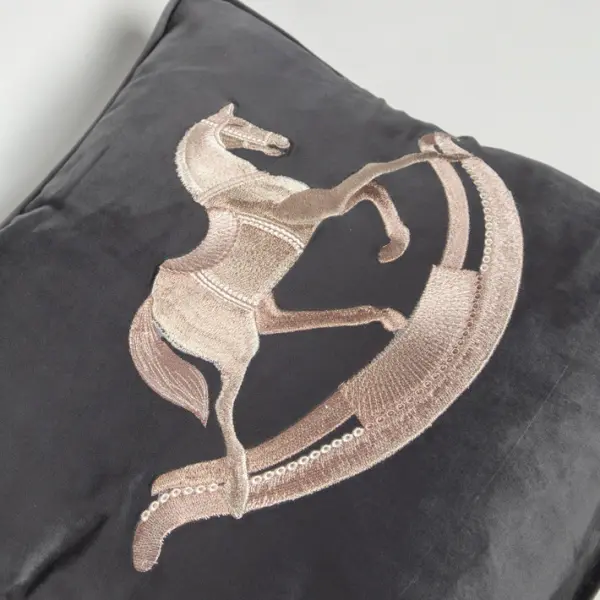 Подушка с вышивкой ЛОШАДКА, 50х50 см, текстиль, серый