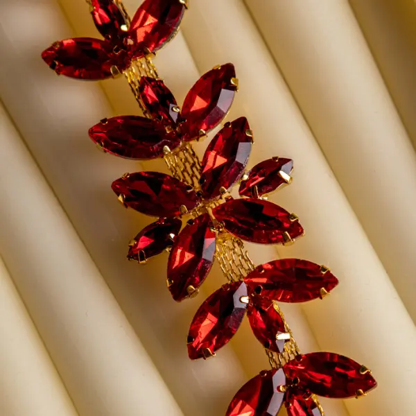 Подвес с кристаллами 3х16 см, металл, стекло, красный