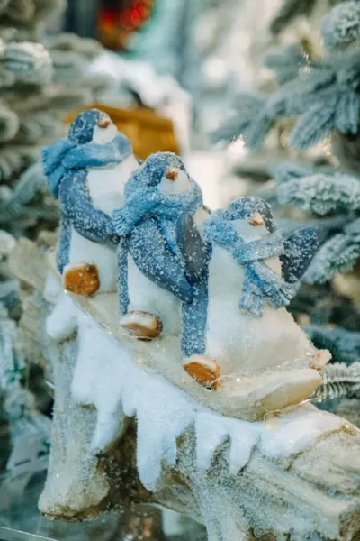 Фигура ПИНГВИНЫ НА САНЯХ Н29 см, полирезина, серый