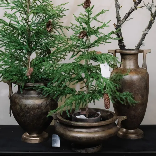 Ель в кашпо с шишками, H93 см, пластик, темно-зеленый