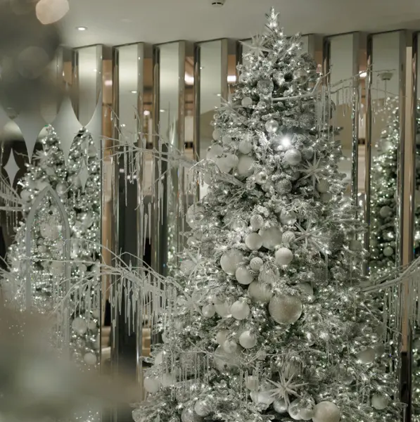 Ель заснеженная с лампочками ВЕРСАЛЬСКАЯ Н270 см, пластик, металл, белый