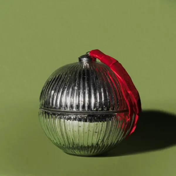 Ароматическая свеча TAIGA, ребристая, 15 см, стекло, серебряный