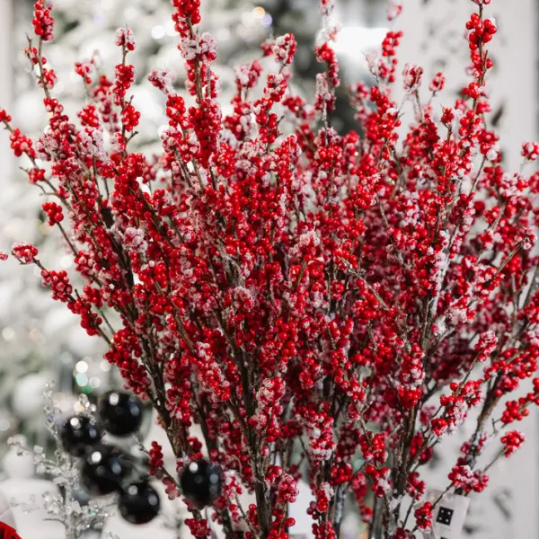 Ветвь ягодная H99 см, заснеженная, пластик, красный