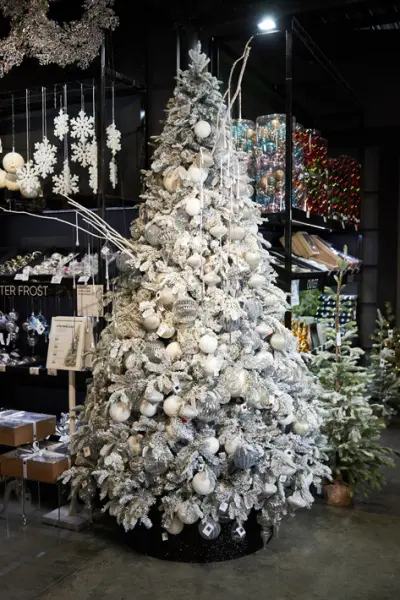 Ель искусственная с лампочками АЛЬПИЙСКАЯ Н240 см, пластик, металл, белый