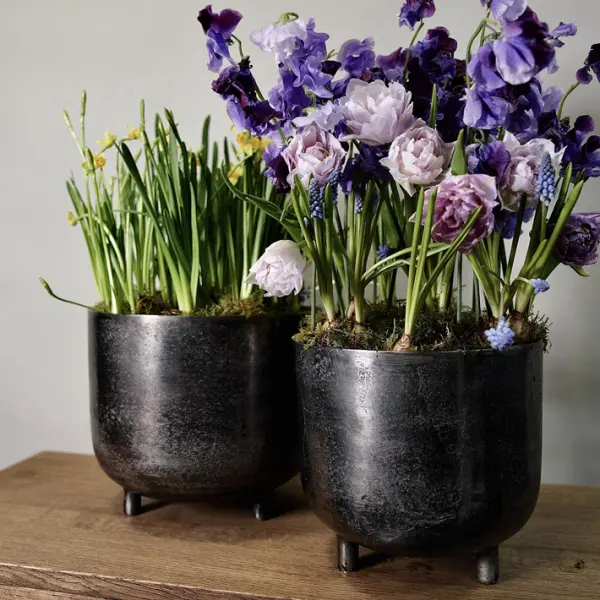 Кашпо на ножках 24х22 см, металл, черный