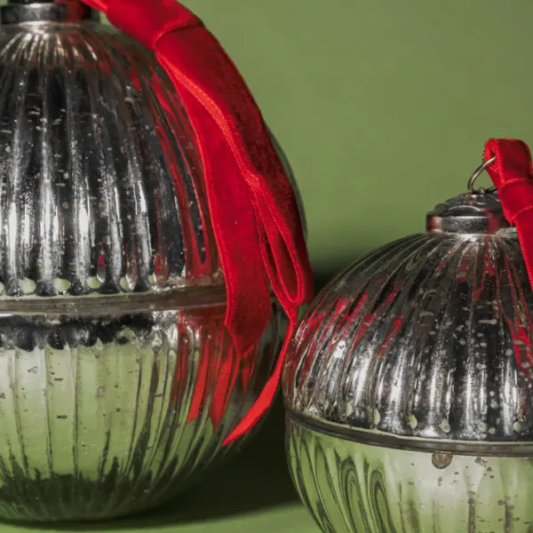 Ароматическая свеча СЛИВА КАШЕМИР, ребристая, 20 см, стекло, серебряный