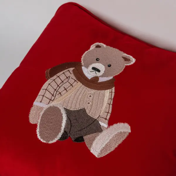 Подушка с вышивкой МИШКА, 50х50 см, текстиль, красный